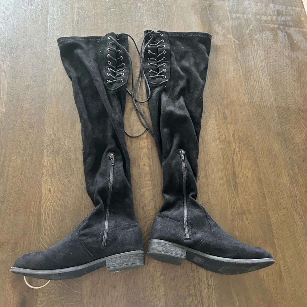Windsor black knee